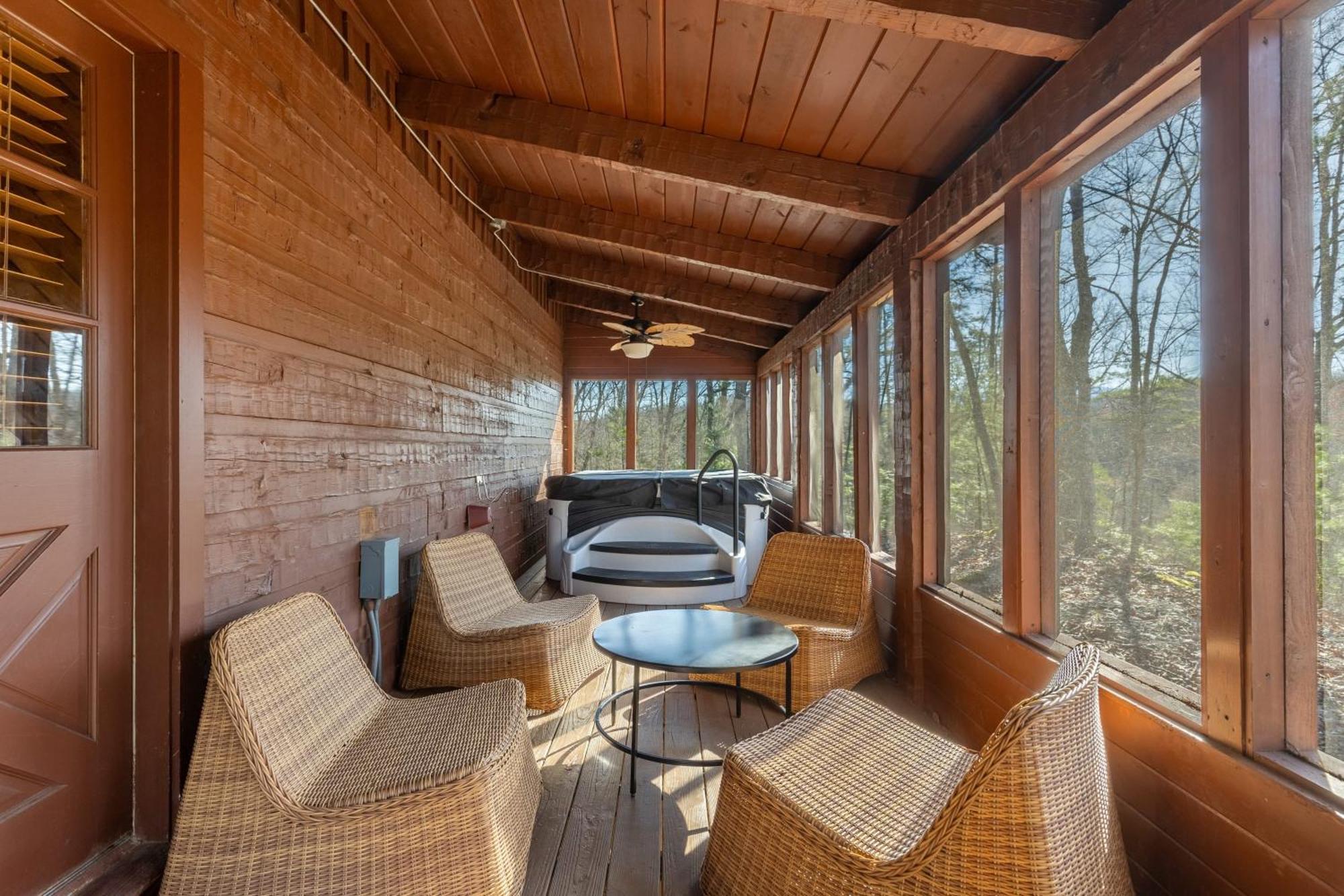 פיג'ן פורג' Dudley II By Avantstay Comfortable Cabin W Hot Tub Views מראה חיצוני תמונה