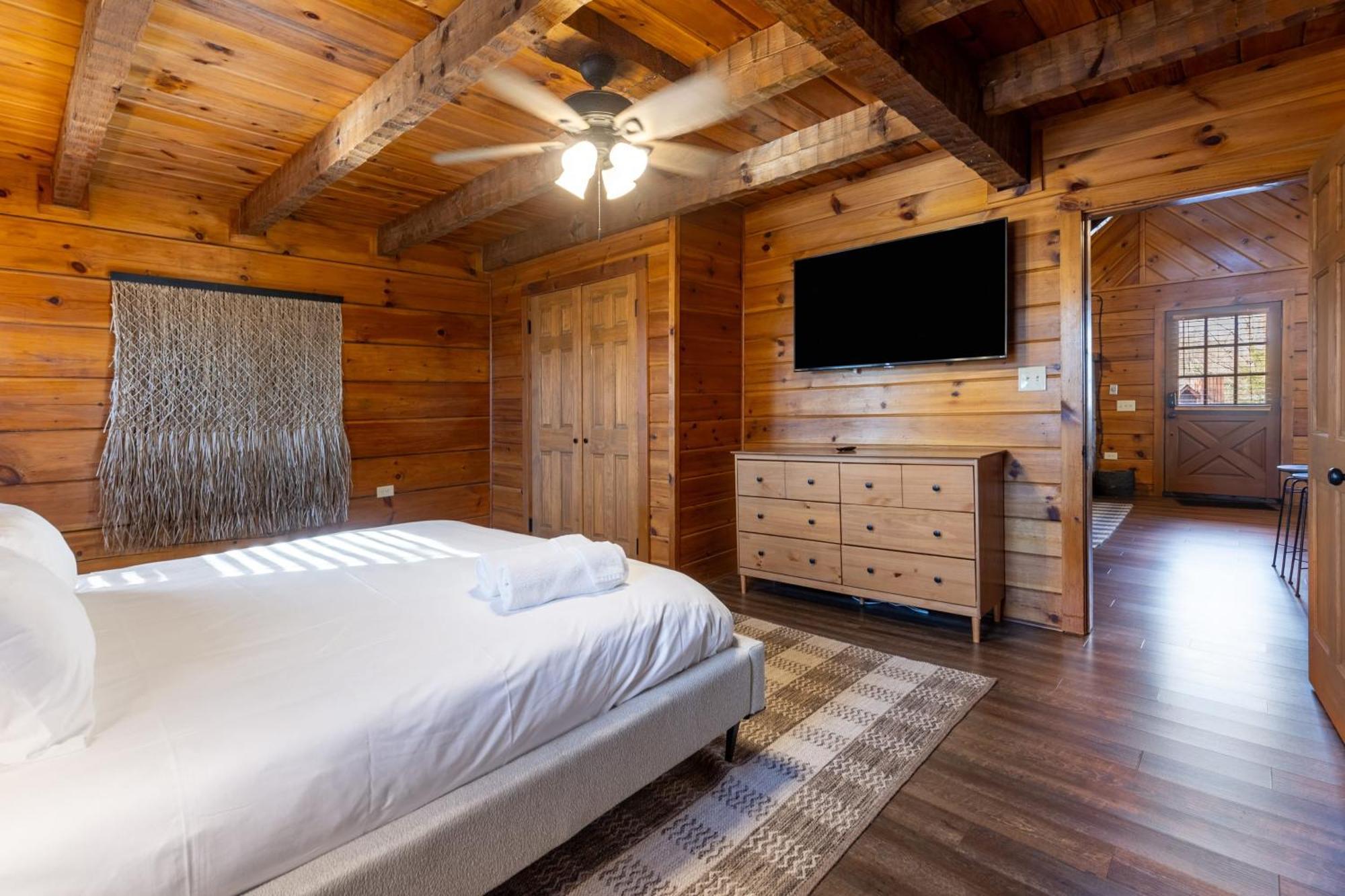 פיג'ן פורג' Dudley II By Avantstay Comfortable Cabin W Hot Tub Views מראה חיצוני תמונה